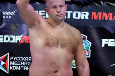 (VIDEO) Legendarni Fjodor završio karijeru: Ruski velikan "pojeo" i poslednjeg rivala, a zatim se obratio i zahvalio Srbiji!