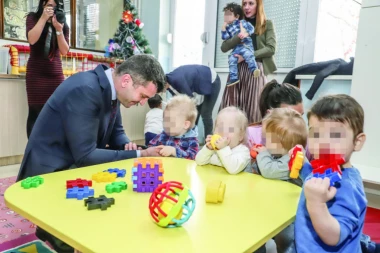 Njima je svaki zagrljaj važan! Srpski telegraf sa ministrom u poseti Zvečanskoj