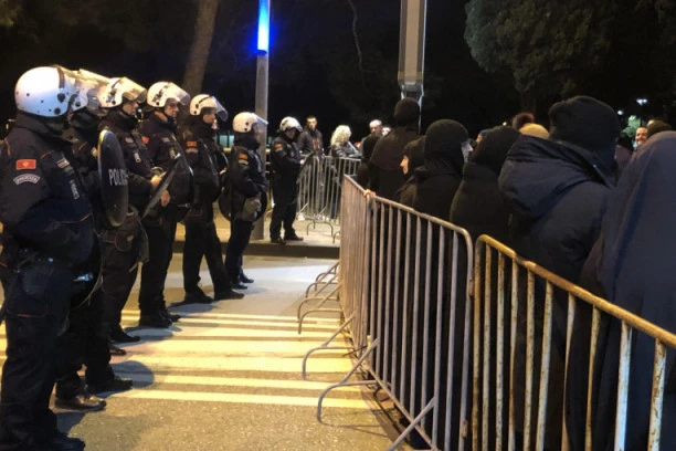 Nova okupljanja pristalica SPC u Podgorici i Nikšiću