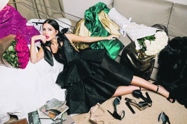 (VIDEO) Stajling kidanje: Anastasija uvaćena kako se priprema za novi spot!