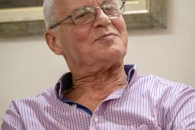 ALEKSANDAR I ANDREJ VUČIĆ STIGLI U PORODIČNI DOM: Čekaju vesti o Anđelkovom stanju!