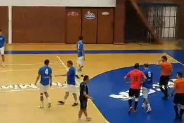 (VIDEO) Skandal: Napucao sudiju loptom u glavu, pa dobio 10 godina suspenzije!