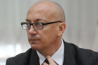 Zdravstveni radnici u Kosovskoj Mitrovici dobili 1.000 zaštitnih skafandera