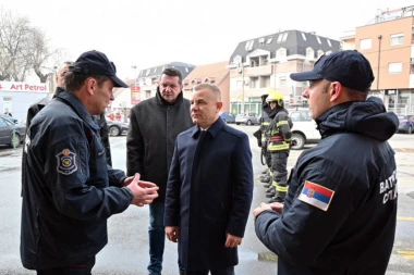 Marić i Miličković posetili pripadnike Vatrogasno-spasilačkog odeljenja u Borči