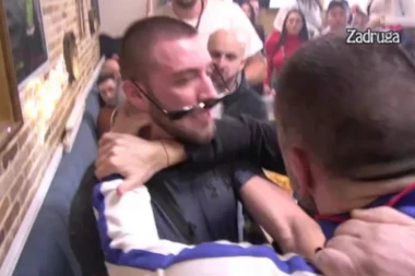 (VIDEO) Zbog OVOGA je Tomović izbačen iz Zadruge: Ščepao Mensura za vrat, obezbeđenje uletelo!