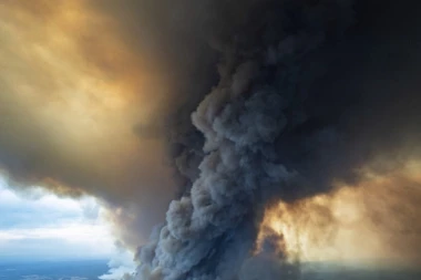 (VIDEO) AUSTRALIJI NI NEBO NE POMAŽE: Pala slaba kiša, ali nedovoljna da ugasi požare