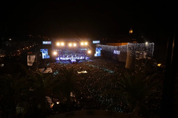 Poznate ličnosti kukaju, ali njima je top: Ove pevačice su još i ZARADILE tokom korone!