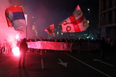 (FOTO) BEOGRAD BLOKIRAN! Delije u Knez Mihailovoj na protestu!