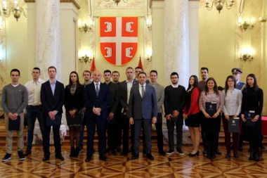 Vulin: Ministarstvo odbrane posle decenija neulaganja ponovo stipendira najbolje!