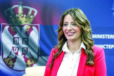 BIVŠA MINISTARKA PRAVDE NA SVET DONELA DEČAKA: Porodila se Nela Kuburović