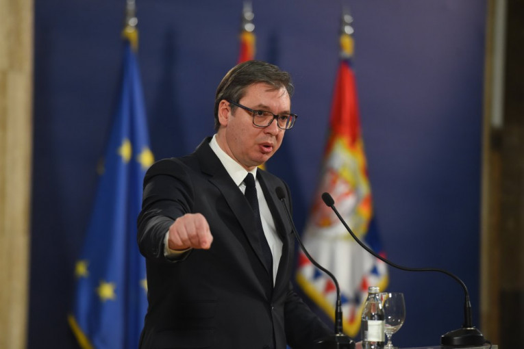 Vučić: Ne idem u Crnu Goru na Badnji dan