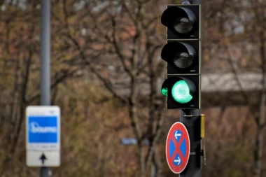 SEMAFOR DOBIJA NOVU BOJU?! Pored crvene, žute i zelene zasijaće još JEDNO SVETLO!