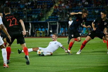 "Pustite Medisona da partija"