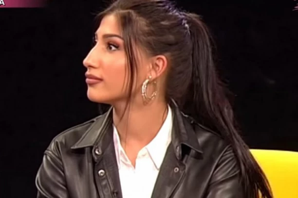 (FOTO) Isplivala Angelinina slika od pre nekoliko godina, pevačica NE LIČI NA SEBE?