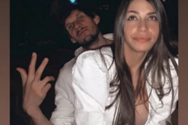 (FOTO) Sve pršti od ljubavi: Bobi i Milica slave godišnjicu!