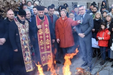 OKUPIO SE VELIKI BROJ GRAĐANA: Opština Zemun obeležila Badnji dan