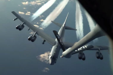 POGLEDAJTE KAKO SU AMERI OBORILI NLO! F-16 ispalio projektil! (VIDEO)