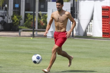 Novak pikao mali fudbal!