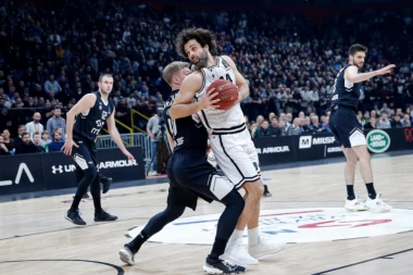 Teodosić pobegao od novinara!