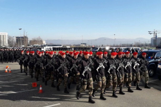 (FOTO, VIDEO) Obeležavanje Dana Republike: Ministru Vulinu dodeljen orden, patrijarh Irinej služio liturgiju