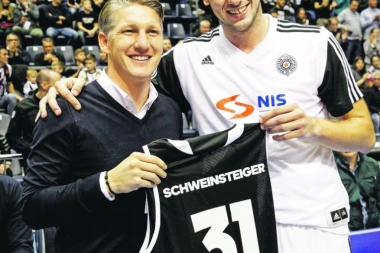 BASTI NE ZABORAVLJA GROBARE: Hit izjava legendarnog Švajnija!