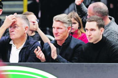 EKSKLUZIVNO, LEGENDA SVETSKOG FUDBALA O LJUBAVI PREMA CRNO-BELIMA! ŠVAJNI: Bodrim Partizan dok Ana kod kuće čuva decu