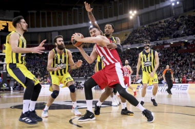 Tektonske promene u Pireju!