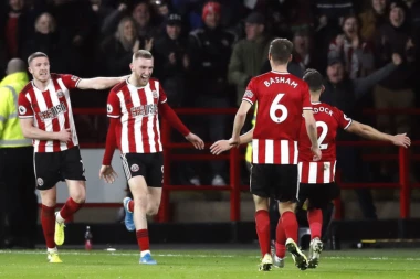 Šefild naneo prvi poraz Mojesu!