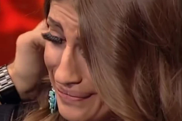 (FOTO) Dalila Dragojević uznemirila javnost objavom: Rijaliti zvezda pokazala zastrašujuće ožiljke!