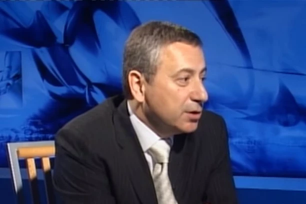 Suluda teorija potpisnika "Apela 88": Rusija je korumpirala EU, zato Brisel ćuti o Crnoj Gori! SAMARDŽIĆ SE ŠLIHTA MILU, A NIJE DOBIO NI TAPŠANJE PO RAMENU