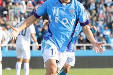 (FOTO,VIDEO) Fudbalski fenomen u Japanu: Mijura potpisao novi ugovor u šestoj deceniji života!