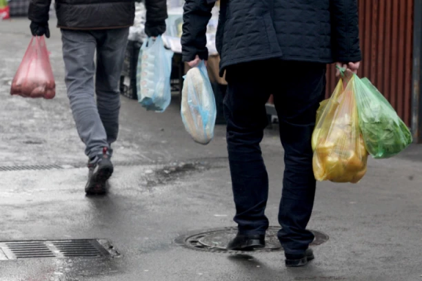 Sve crno na belo: Evo kada će se znati koje prodavnice još uvek prodaju plastične kese!