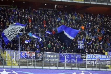(FOTO) Mržnja prema Srbima prevazilazi granice: Sramotna poruka navijača Dinama - "Je*at ćemo srpske žene i decu"!