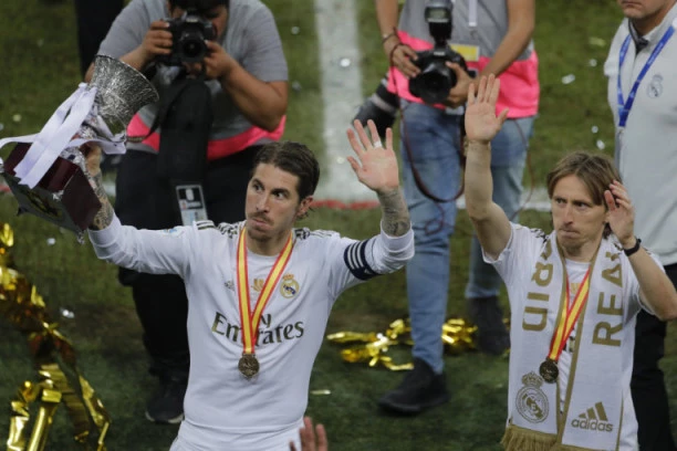 Real i novi ugovori: Neizvesna sudbina kapitena Ramosa i Luke Modrića u "kraljevskom klubu"!