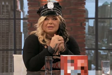 Zoranu dvojica čekala kod kola, oteli joj torbu i udarili je u glavu, ona pala na zemlju