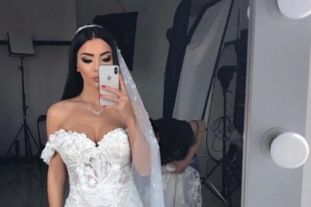 HELENA TOPALOVIĆ U SUVOM LUKSUZU: Muž je odveo na medeni mesec iz snova, BAŠKARI SE NA PAPRENO SKUPOM OSTRVU IZ RAJA! (FOTO)