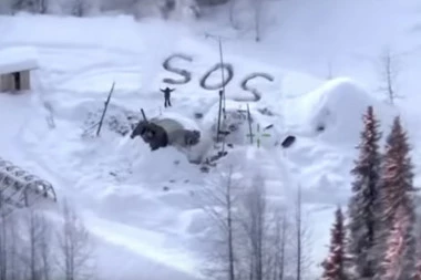 (VIDEO) Filmska priča! Preživeo 3 nedelje na Aljasci bez ičega, videli njegovo SOS u snegu