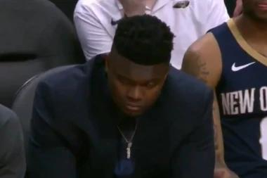 (HIT VIDEO) Prvi pik trebalo da debituje, on zaspao na klupi!