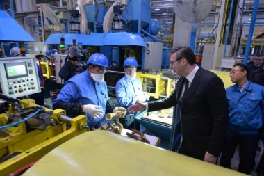 Vučić u fabrici MEI TA Europe: Rekao sam na otvaranju da će ovde raditi 1.500 ljudi, a sada radi 3.000