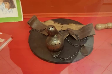 (FOTO) Zavirite u muzej erotike u Budimpešti: Pogledajte kakva su pomagala ljudi koristili da zadovolje se*s-fantazije