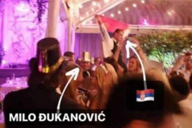 MILO GUBI TLO POD NOGAMA! Očajnički potezi predsednika Crne Gore: Sad mu smeta i srpska trobojka