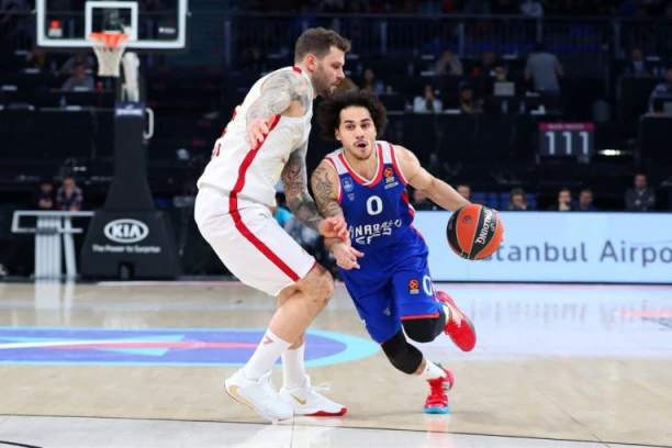 Larkinova simultanka protiv Armanija: Efes bez Vase Micića na +20 protiv Micova i ekipe!