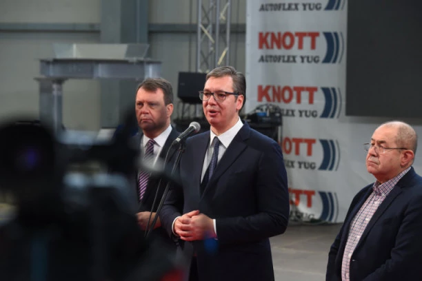 Vučić: Okrivite me za maglu, ali kriv sam i za autoputeve!