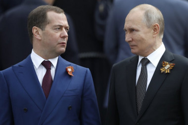 Nakon ostavke Medvedev od Putina dobio novu funkciju