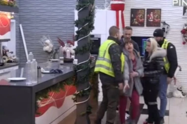 (VIDEO) Horor u "Zadruzi"! Miljana Kulić pred nervnim slomom: Razbijala sve po Beloj kući i gađala cimere kamenjem!