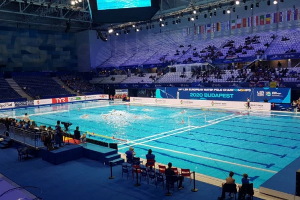 Crnogorci dominantnom predstavom do četvrtfinala!