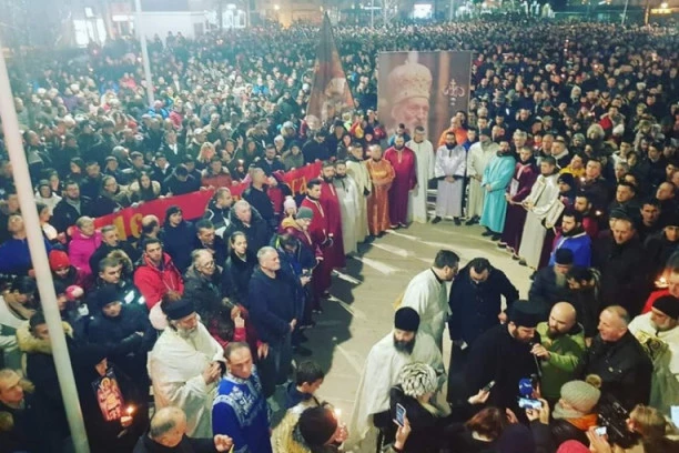 Crna Gora odlaže primenu antisrpskog zakona: Narod pobedio Mila!