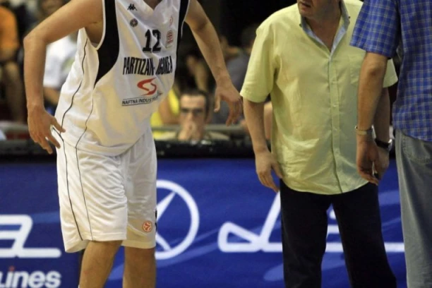 Vujošević u svom stilu čestitao Novici, oglasio se i Božić!