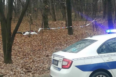 (UZNEMIRUJUĆI FOTO) Republika na licu mesta! Horor na Bogojavljenje ispred crkve na Medakoviću, sumnja se na ubistvo