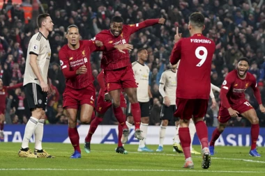 Najveći derbi Engleske pripao Redsima: Liverpul nadigrao Junajted i "rezervisao" premijerligaški pehar!